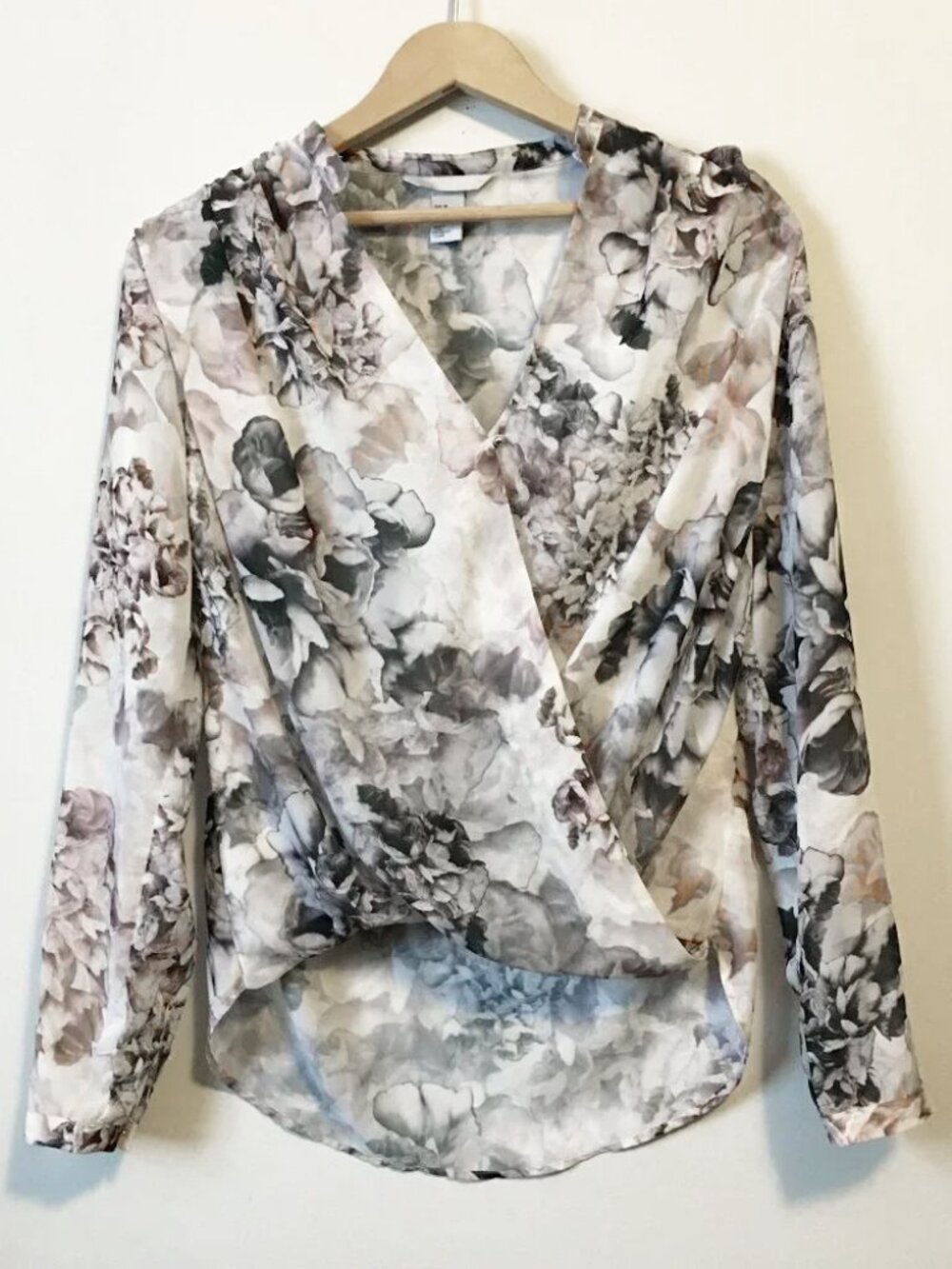 H&M Floral Print High Low Hem Twist Front Wrap Blouse Size 8